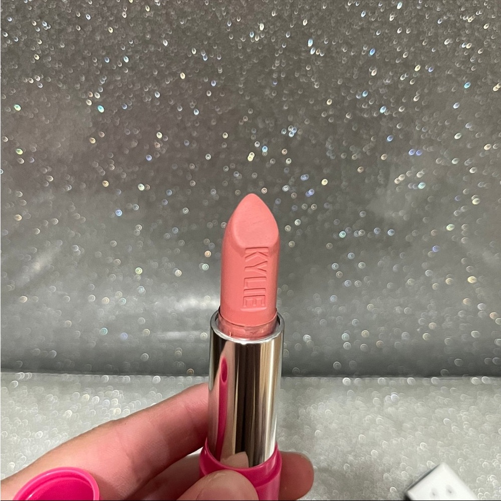 Kylie Cosmetics Matte Lipsticks Birthday Collection - Picture 7 of 10